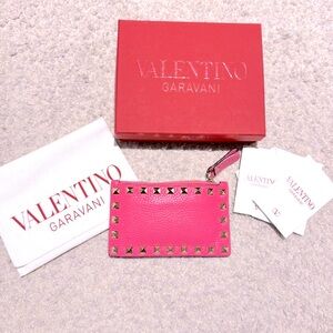 REAL Valentino Garavani Rockstud coin purse and cardholder in calfskin leather.